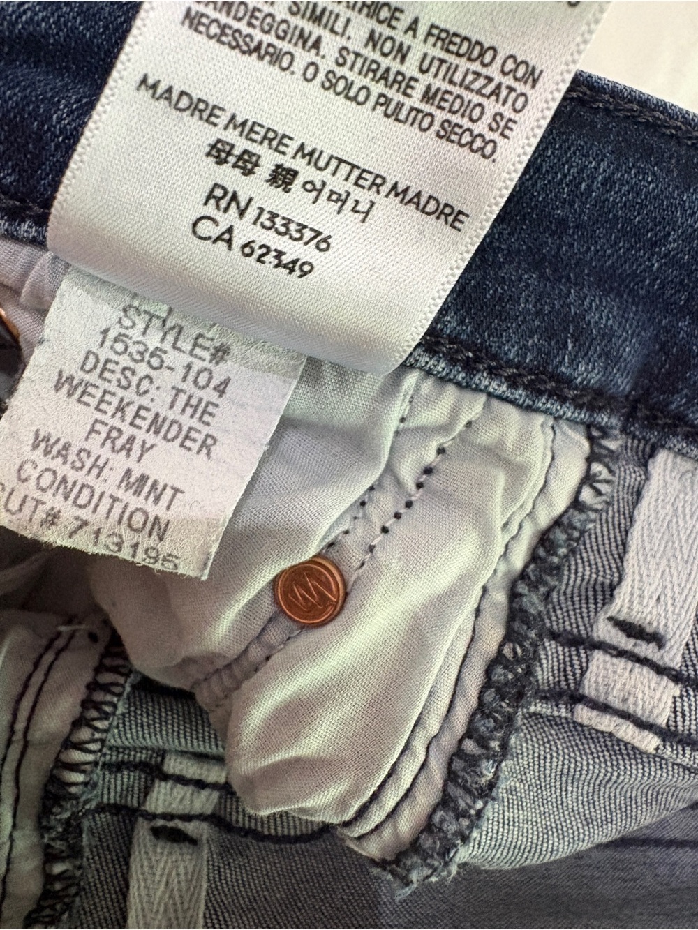 MOTHER The Weekender Fray Mid-Rise Flare Jeans in Mint Condition Medium Wash 28 - Picture 8 of 14